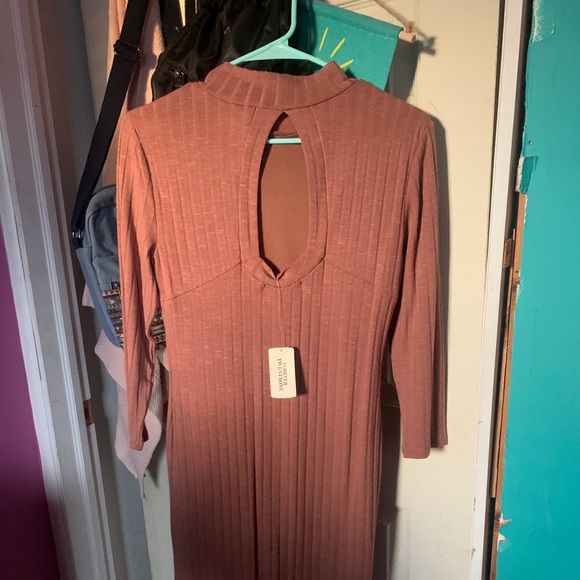 Dress - Picture 5 of 6